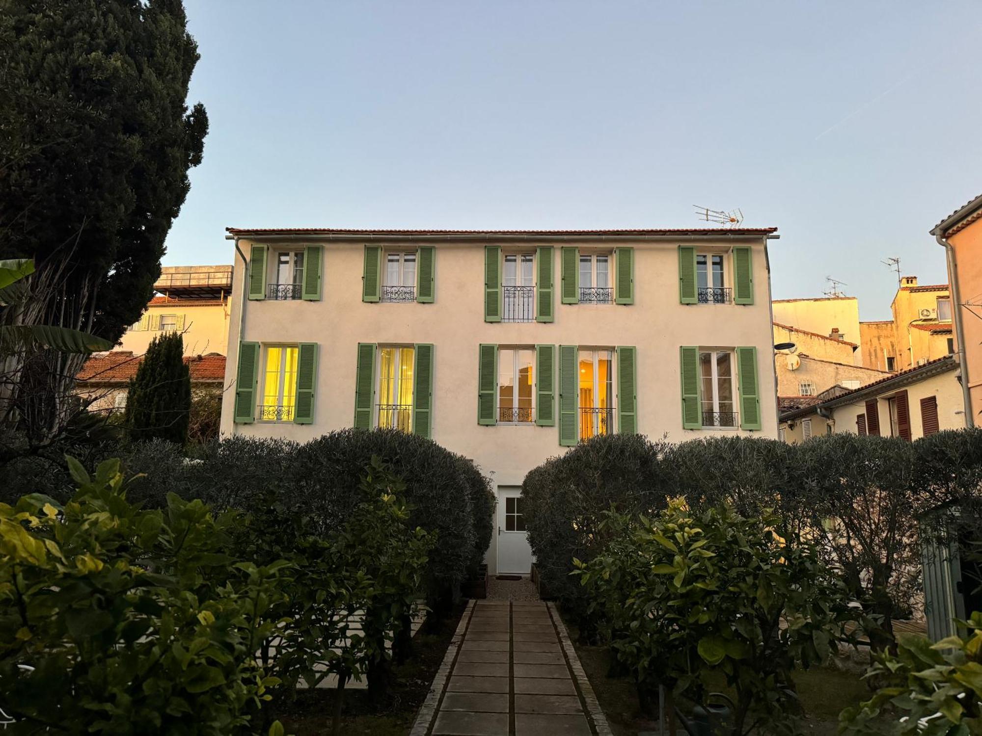 Old Town-exceptional Apartment-in Absolute Calm Apartment Antibes