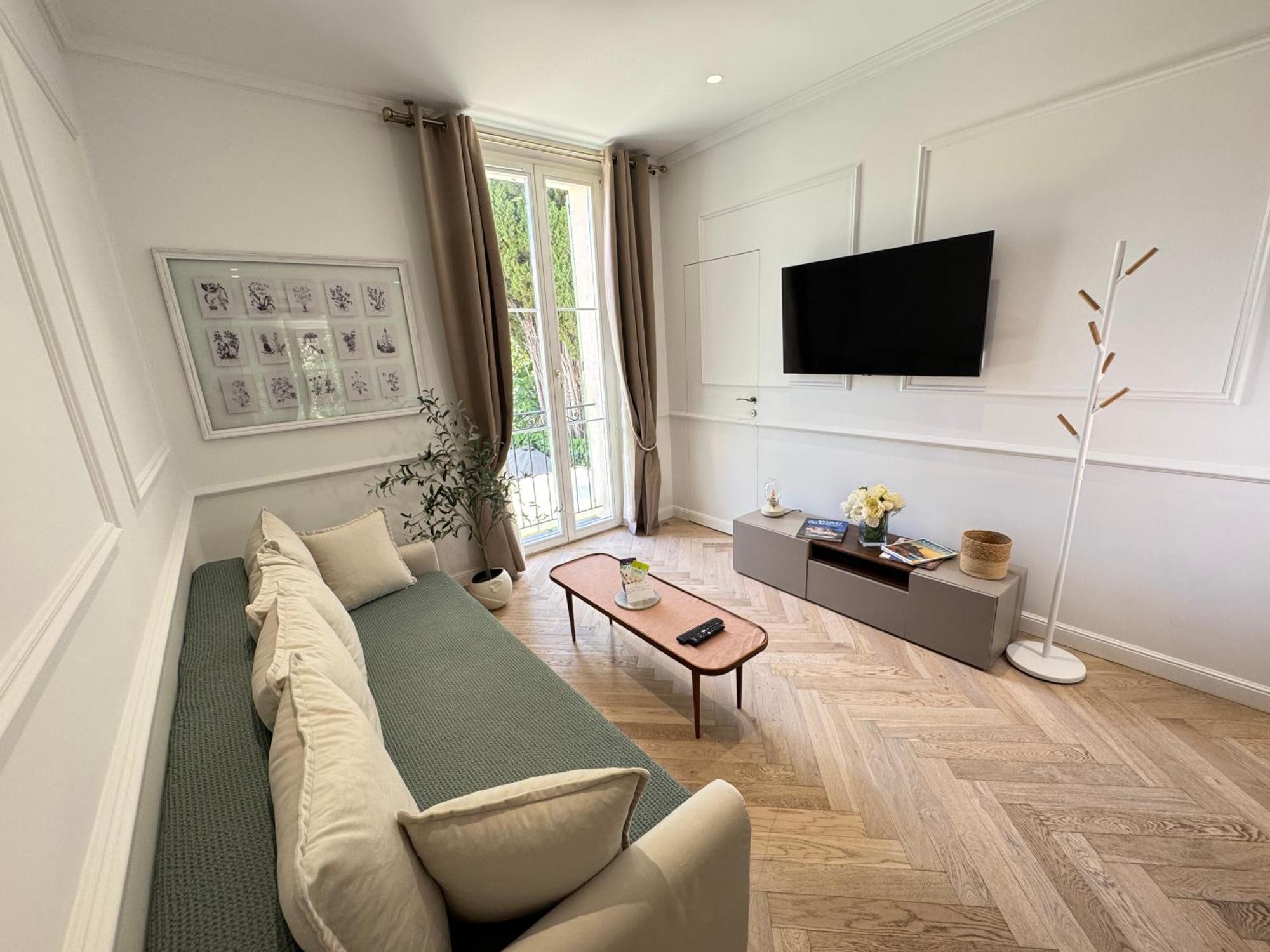 Old Town-exceptional Apartment-in Absolute Calm Apartment Antibes